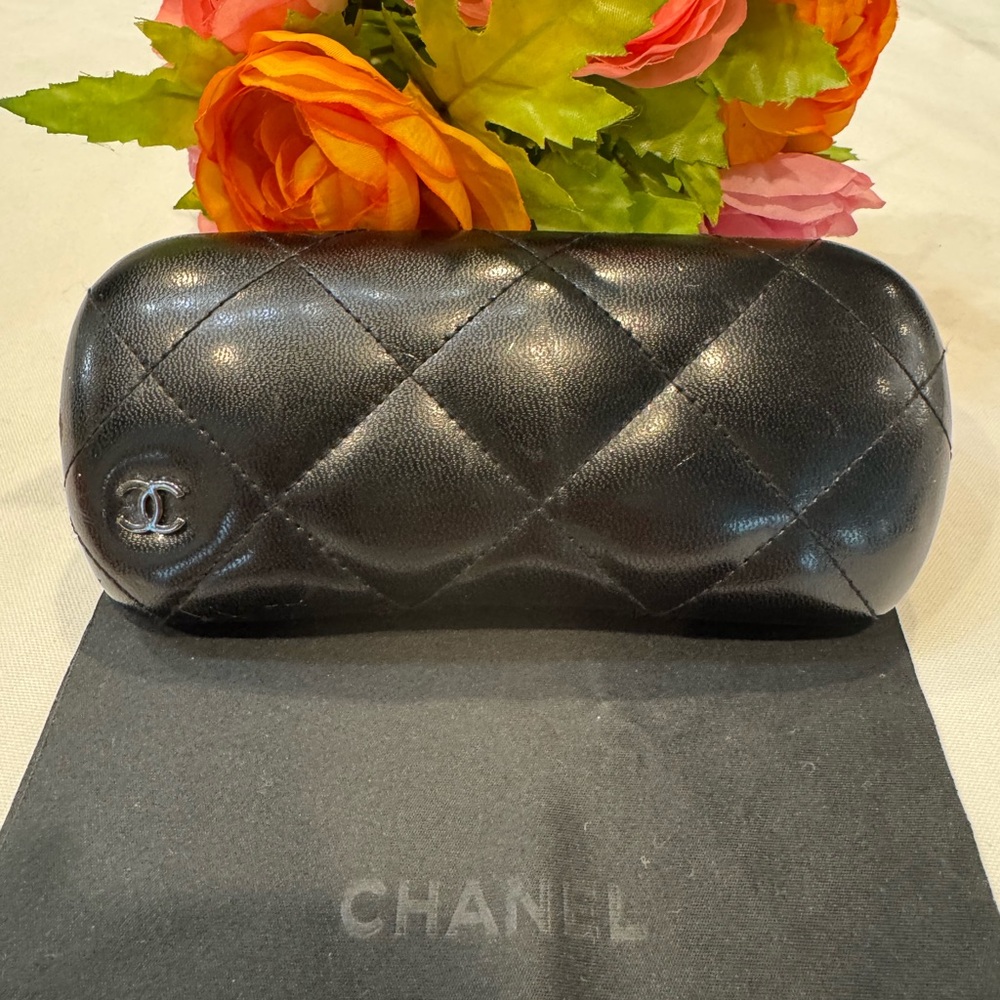 Authentic CHANEL quilted sunglasses case & dust cloth